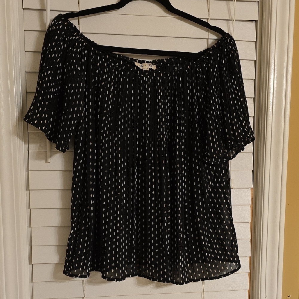 She + Sky Black and White Relaxed Smocked Blouse